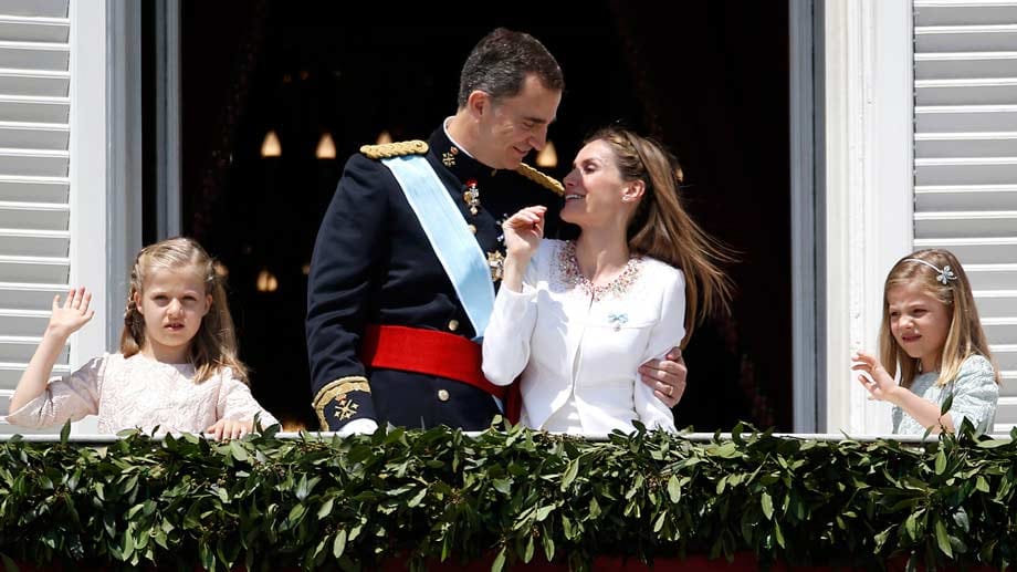 Der letzte offizielle Akt: König Felipe VI. und seine Familie haben dem spanischen Volk vom Palastbalkon aus zu gewunken.