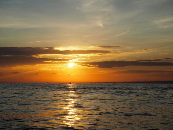 Sonnenaufgang am Lavina Beach ist an jedem Tag des Jahres pünktlich um 6.30 Uhr.