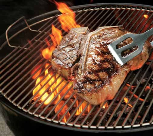Das Porthouse Steak schneidet der Amerikaner mit Filet und Knochen aus dem flachen Roastbeef heraus. Es ist üblicherweise sechs Zentimeter dick und wiegt bis zu einem Kilo. Der Name stammt von Gasthäusern, in denen das Bier Porter ausgeschenkt und dazu das leckere Steak gereicht wurde.