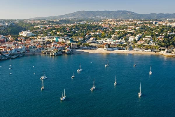 Beliebt und exklusiv: die Badeorte Cascais und Estoril an der Westküste Portugals.