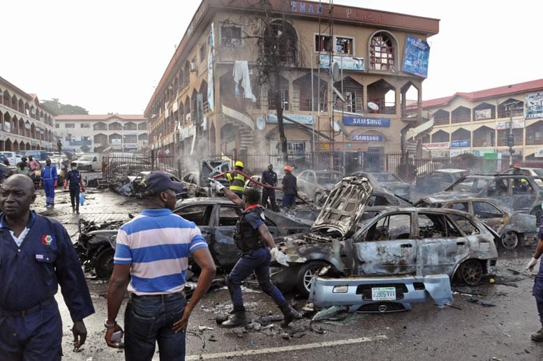 Bei einer fürchterlichen Explosion in Nigerias Hauptstadt Abuja werden mehr als 20 Menschen getötet.