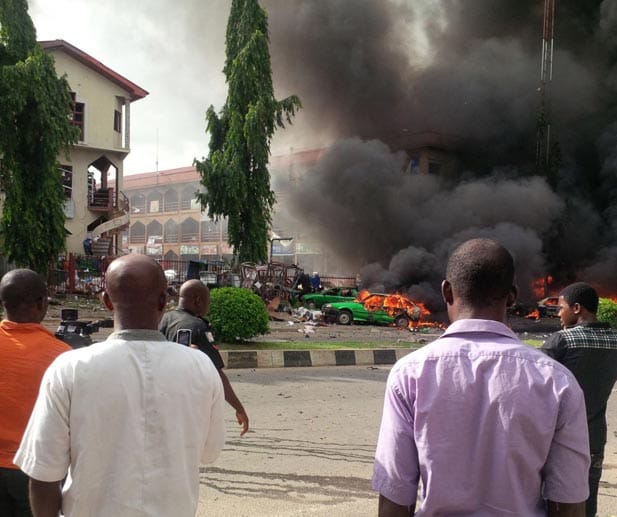 Die Attentate werden der radikalislamischen Terrororganisation Boko Haram zugeschrieben.