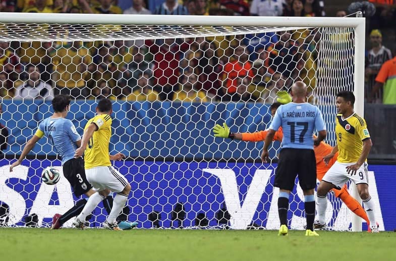 James Rodríguez zum Zweiten! Kolumbiens Offensivspieler krönt seine bärenstarke Leistung mit dem Treffer zum 2:0. Juan Cuadrado legt den Ball per Kopf clever auf James ab, der aus wenigen Metern einschiebt und ganz nebenbei seinen fünften Treffer bei der WM-Endrunde in Brasilien erzielt.