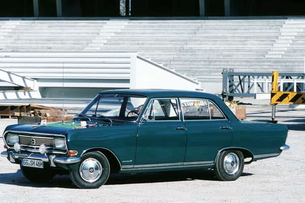 Zwar wurde die zweite Auflage der 4, 55 Meter langen Limousine in den Jahren 1965 und 1966 nur elf Monate lang gebaut, doch war ein Rekord an sich in dieser Zeit nichts Besonderes mehr.