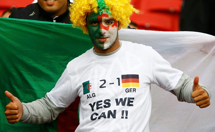 Das sechste WM-Achtelfinale steht an. Dieser algerische Fan ist sich bereits vor der Partie sicher, wie das Spiel endet.