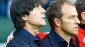 An ein anderes Endergebnis glauben natürlich Bundestrainer Joachim Löw und sein Assistent Hansi Flick, die...