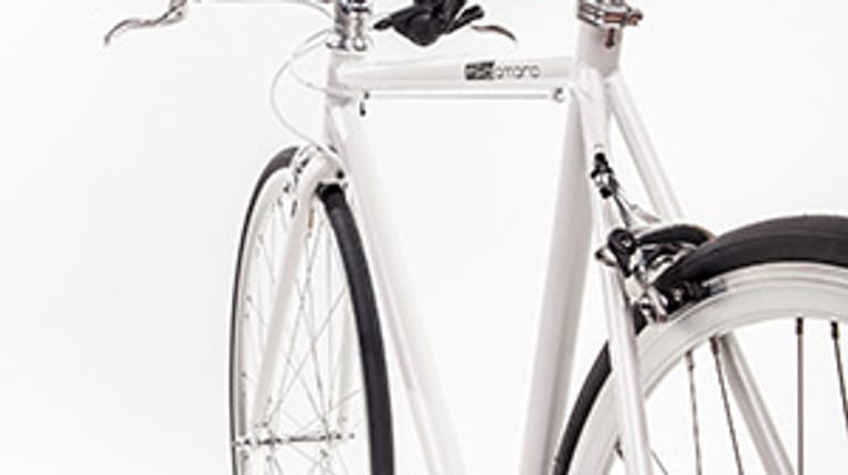 Aus der Kölner Fahrradschmiede mika amaro stammen die schicken Modelle in streng limitierter Stückzahl. Darunter die neuen Modelle cushy black und indy white, bei denen sich die Schaltung fast unsichtbar ins Design einfügt (Preis circa 1500 Euro).