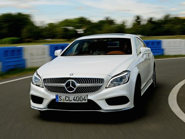 Das Fahren geht bei einem Mercedes-Benz immer komfortabel vonstatten. Wenn es mal sportlicher voran geht, zeigt sich, dass der CLS mehr Gleiter als Radius-Künstler ist.