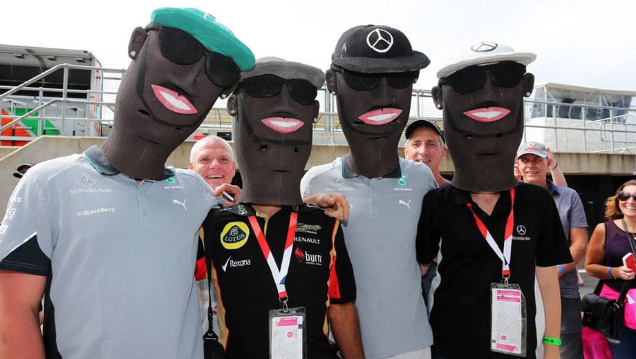 Die Formel 1 macht Station in England. Die Fans von Lewis Hamilton haben sich in Schale geworfen.