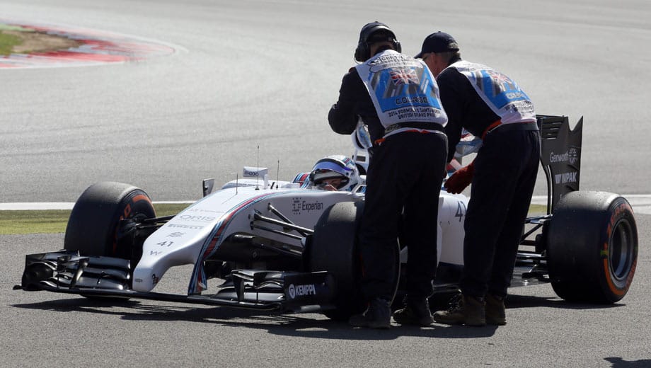 Denn bereits nach vier Runden streikt der Motor des Williams' und die 31-Jährige hat früher Feierabend als gedacht.