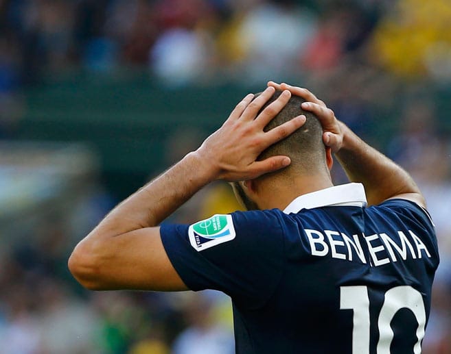 Frankreichs Superstar Benzema kommt zu mehreren Chancen, kann den Ball aber nicht im deutschen Tor versenken.