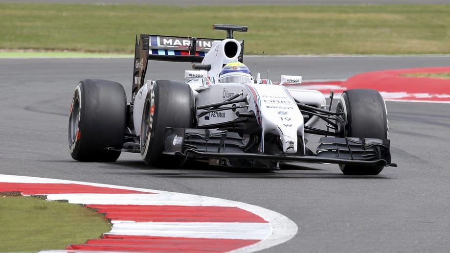 Der Finne erwischt auch Felipe Massa, der das Rennen danach aufgeben muss.