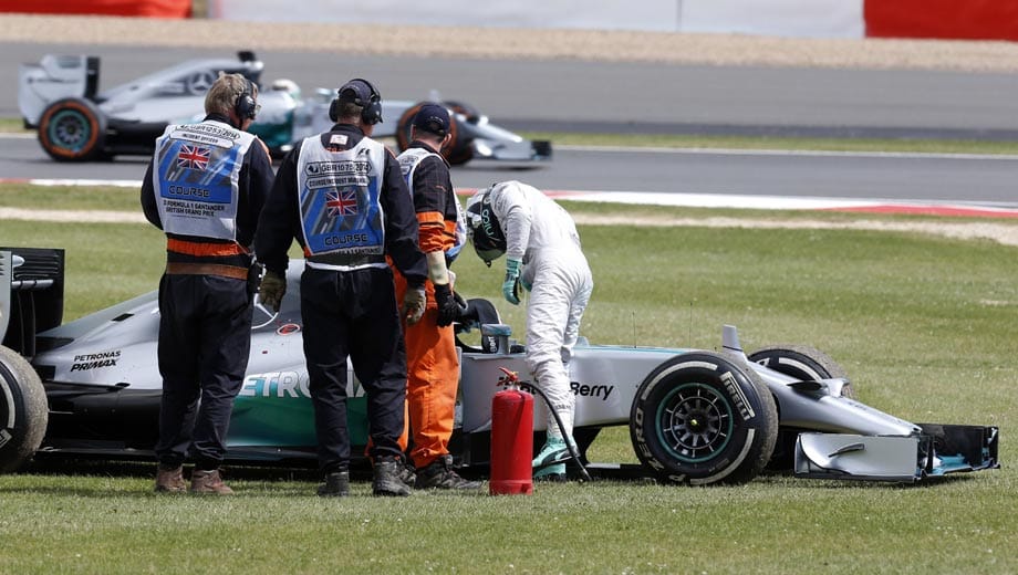 Der Ausfall von Nico Rosberg hilft dem Engländer.
