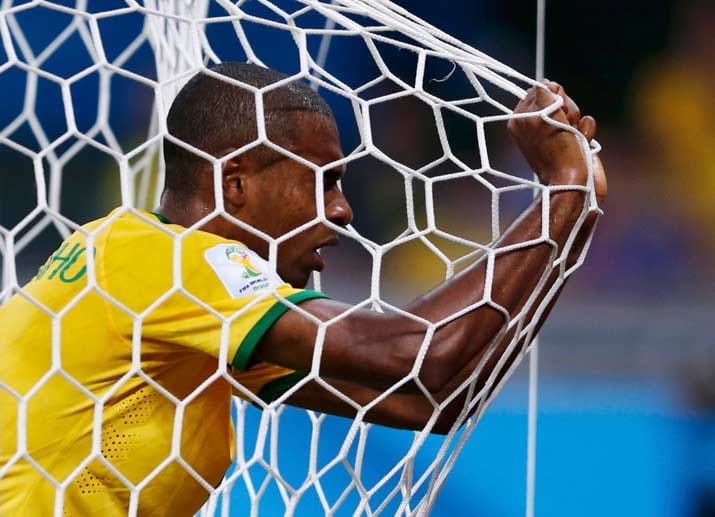 Fernandinho hängt konsterniert im Tornetz. Die Zauberer vom Zuckerhut können es nicht fassen. Sie werden in einem WM-Halbfinale vorgeführt und gedemütigt.