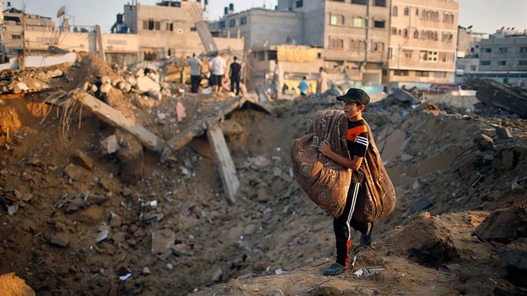Tel Aviv am Tag zwei der Offensive: Das erste mal seit fast zwei Jahren heulen wieder Sirenen in israelischen Großstädten.