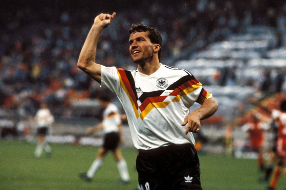 Gestatten: Lothar Matthäus - Rekordnationalspieler. Unvergessen ist sein Sololauf zum 3:1 gegen Jugoslawien, oder sein spielentscheidender Elfer gegen die Tschechoslowakei. Insgesamt vier Treffer steuerte er zum WM-Titel 1990 bei.