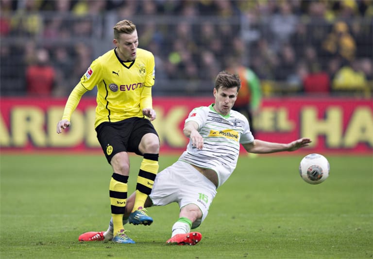 Auf Marvin Ducksch hält man bei Borussia Dortmund große Stücke. Der bullige Angreifer hat in der dritten Liga und in den U-Auswahlen des DFB sein Talent unter Beweis gesetzt. Beim BVB hofft man nun, dass der 20-Jährige, der nach Paderborn ausgeliehen ist, in der Bundesliga durchstartet und danach als Top-Stürmer nach Dortmund zurückkehrt.