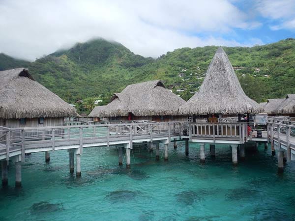Auch das Hilton Moorea Lagoon Resort & Spa liegt in dem Südsee-Atoll.