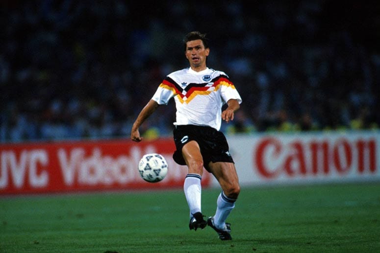 Klaus Augenthaler hatte ein Jahr vor der WM das "Tor des Jahrzehnts" geschossen, in Italien gehörte zu den Stammkräften. Mit dem WM-Titel verabschiedete er sich aus der Nationalmannschaft.