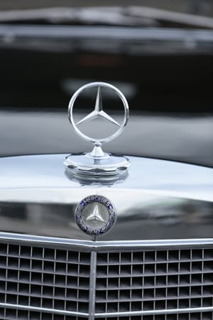 Immerhin hatte der große Mercedes mit John Lennon, Elvis Presley, Liz Taylor und anderen Show-Größen prominente Kunden.