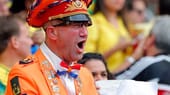 Auf Seiten der Oranje-Fans bringt sich der "Tulpengeneral" in Stellung und dankt schon vor dem Spiel dem brasilianischen Volk per Briefbotschaft: "An alle Brasilianer: Danke für alles!"