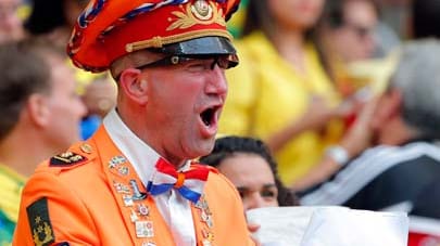 Auf Seiten der Oranje-Fans bringt sich der "Tulpengeneral" in Stellung und dankt schon vor dem Spiel dem brasilianischen Volk per Briefbotschaft: "An alle Brasilianer: Danke für alles!"