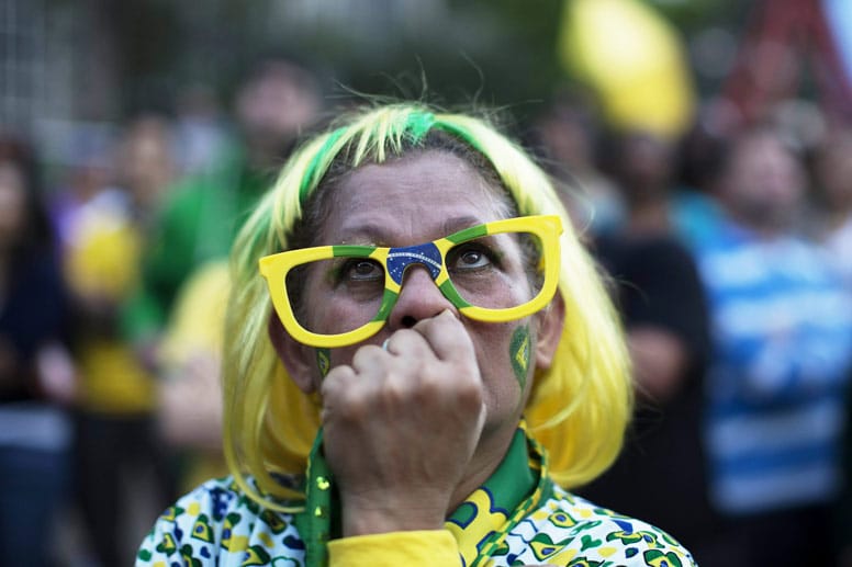 Sehr zum Leidwesen der brasilianischen Fans, denn die sind mit der desolaten Leistung ihrer Nationalmannschaft einmal mehr enttäuscht - die Tränen dieser Dame sprechen Bände...