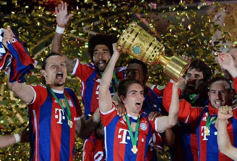 Und mit dem Sieg über seinen Ex-Verein, den VfB Stuttgart, im DFB-Pokal-Finale am 1. Juni 2013 gewinnt der Rekordmeister um Kapitän Lahm zudem als erste deutsche Mannschaft das große europäische Triple im Herren-Fußball.