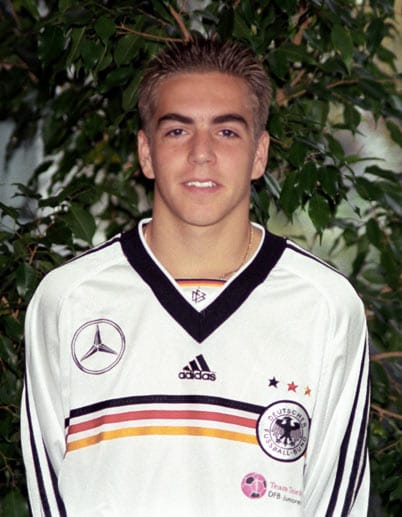 Mit sechs Jahren beginnt Philipp Lahm seine aktive Fußballkarriere beim FT Gern München. Ab 1995 spielt er zunächst in der Jugend des FC Bayern, ab 2001 dann für die Amateure des Vereins in der Regionalliga Süd. In der Jugend wird er sowohl im zentralen und defensiven Mittelfeld als auch als Außenverteidiger eingesetzt. In seinen ersten Jahren als Jugendfußballer spielt er auch als Außenstürmer. Sein erstes U19-Länderspiel absolviert er als 18-Jähriger im Jahr 2001.