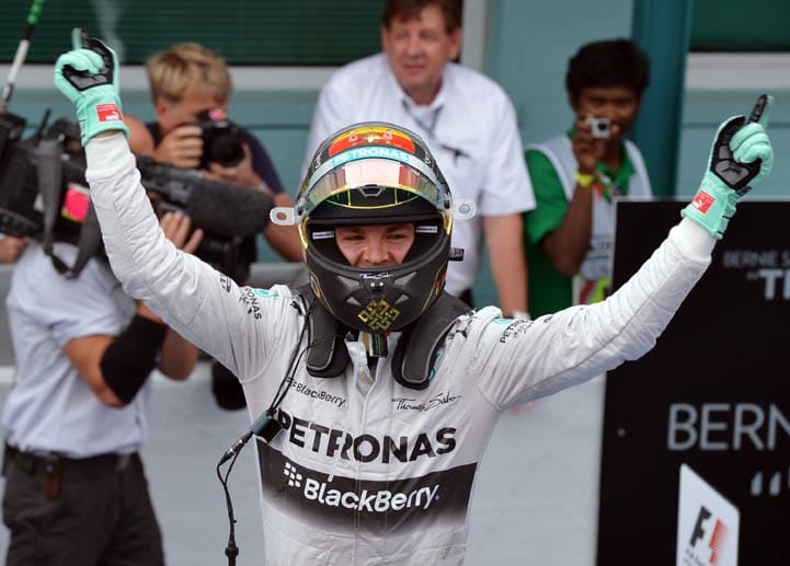 Somit triumphiert der gebürtige Wiesbadener Rosberg beim Heimspiel und gewinnt erstmals den Großen Preis von Deutschland. Der Polesetter feiert in Hockenheim seinen vierten Saisonsieg und baut damit seine Führung im Gesamtklassement auf 14 Punkte vor seinem Mercedes-Teamkollegen Lewis Hamilton (England) aus. Der Brite wird Dritter vor Weltmeister Sebastian Vettel im Red Bull.