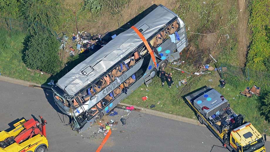 Schwerer Busunfall auf der A4 Schwerer Busunfall auf der A4