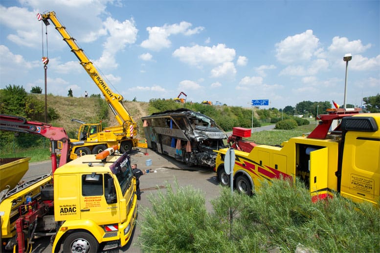 Schwerer Busunfall auf der A4 Schwerer Busunfall auf der A4