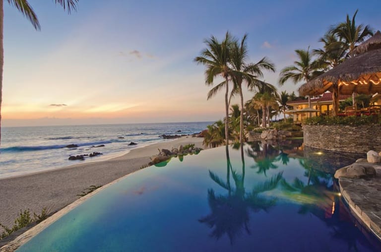 Die "Villa Captiva" liegt direkt am Strand im mexikanischen San Jose del Cabo und bietet einen atemberaubenden Ausblick von der Terrasse und dem Infinity-Pool über das Meer.