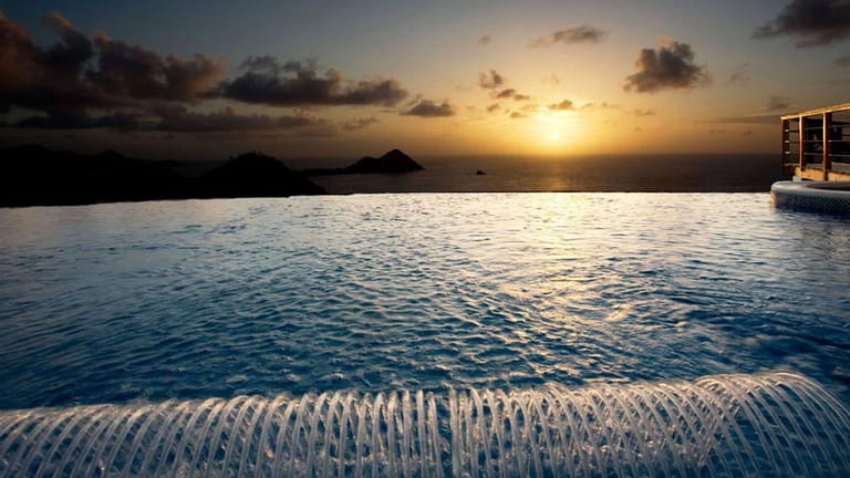 Entspannen auf der Karibikinsel St. Lucia: Auf mehr als 800 Quadratmetern ist das Anwesen "Cap Estate" gebaut. Der Infinity Pool ist nicht von schlechten Eltern.