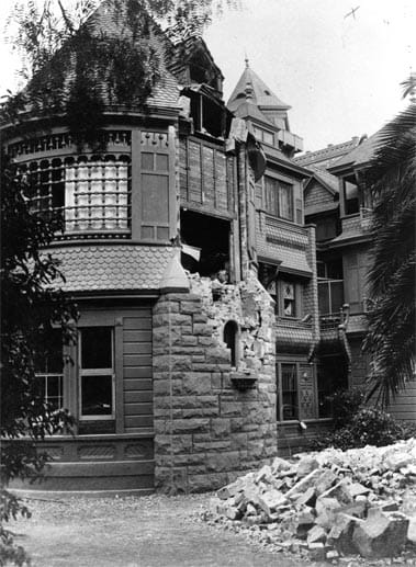 Das Erdbeben von 1906 hat am Haus einen erheblichen Schaden angerichtet.