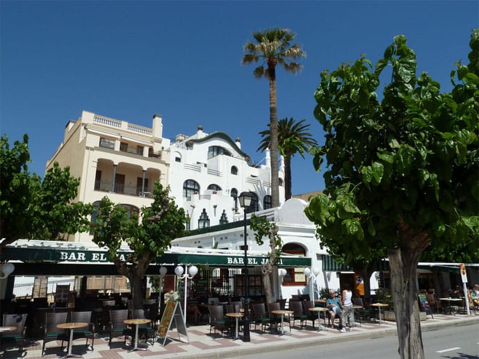 Das moderne Boutique-Hotel "Diana" liegt in Strandlage im historischen Zentrum von Tossa de Mar. Urlauber haben einen direkten Zugang zum Strand und eine Terrasse mit herrlichem Meerblick.