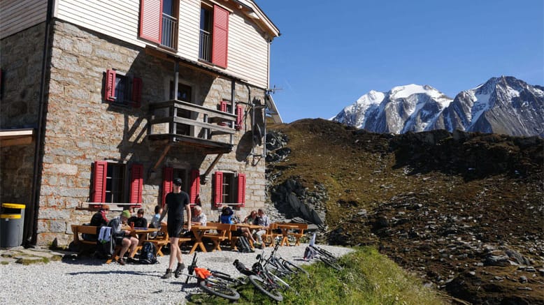 Der Übergang von Österreich nach Italien bringt nicht nur eine neue Kulisse, sondern im gastlichen Pfitscher-Joch-Haus auch neue kulinarische Eindrücke - Südtirol lässt grüßen.