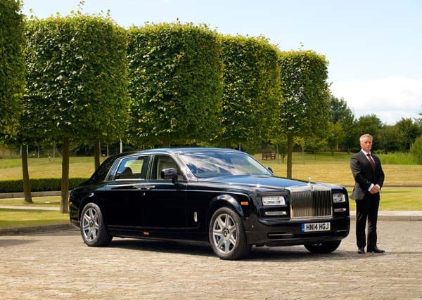 Andy McCann macht im Auftrag von Rolls-Royce aus Fahrern Chauffeure.