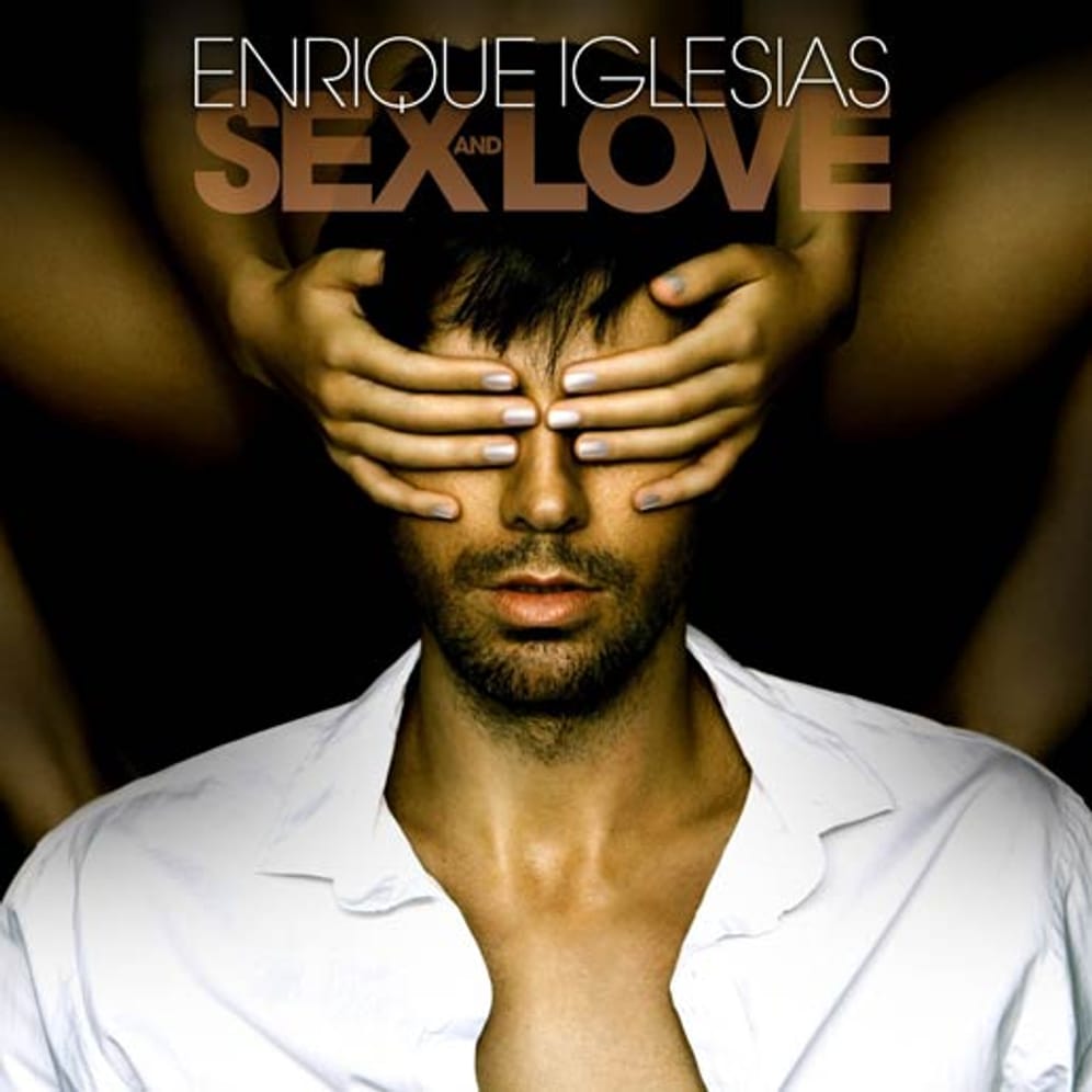 Enrique Iglesias versucht mit englischsprachigen Songtexten zu punkten - was aber gehörig in die Hose geht. Die spanischen Balladen des Sängers gelingen hingegen besser.