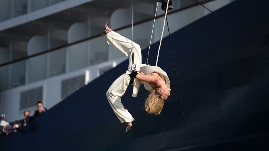 Auch bei einer Schiffstaufe im Juni 2014 in Hamburg legte Helene Fischer eine Akrobatiknummer ein.