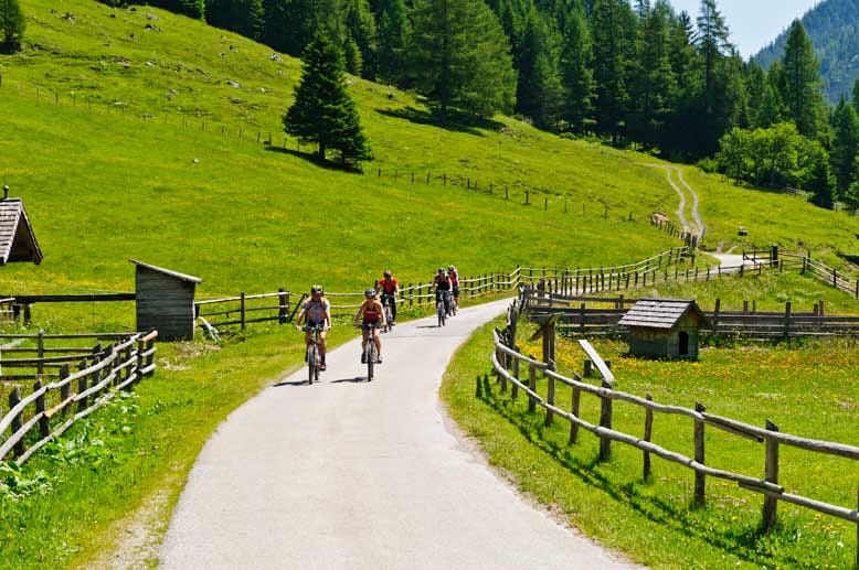 Der Lungau im Salzburger Land und das Krakautal in der benachbarten Steiermark gelten als die höchstgelegenen E-Bike-Regionen Österreichs.