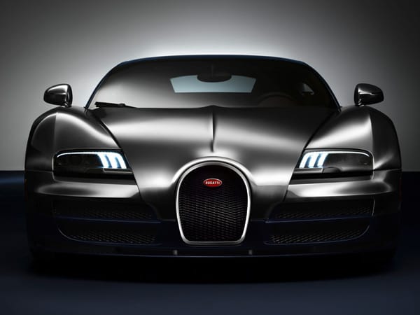 Der "Ettore Bugatti" kommt wie die anderen Modelle des Roadsters von Bugatti auf eine Leistung von 1200 PS und eine Höchstgeschwindigkeit von 408,84 km/h.