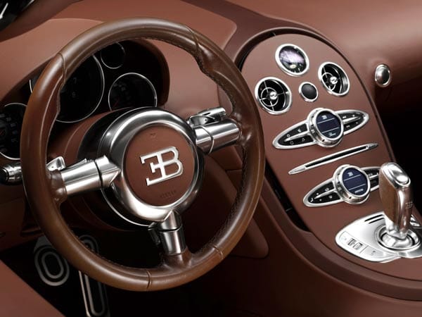 Im Interieur beweist Bugatti Liebe zum Detail.