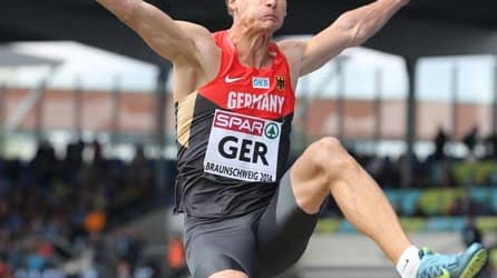 8,49 Meter ist die beste Weite von Christian Reif in diesem Jahr gewesen. Damit hat sich der Weitspringer in den engsten Favoritenkreis katapultiert. Los geht es am 17.08. um 15.56 Uhr.