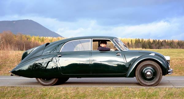 Wenn das keine Schönheit ist: Der Tatra T77, den der Tscheche Pavel Kasik in 20 Jahren liebevoll restaurierte.
