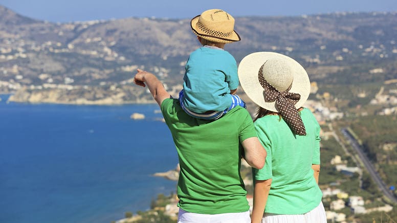 Eine gemeinsame Reise ist für Kinder ein prägendes Erlebnis und festigt die Bindung zwischen Eltern und Kind.