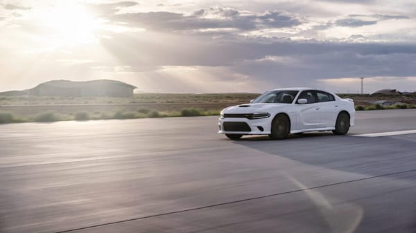 2015 lief die Produktion für den Dodge Charger SRT Hellcat an. Rund 64.000 US-Dollar kostet der Wagen in den USA. In Deutschland kann der Wagen nur über einen Importeuer geordert werden.