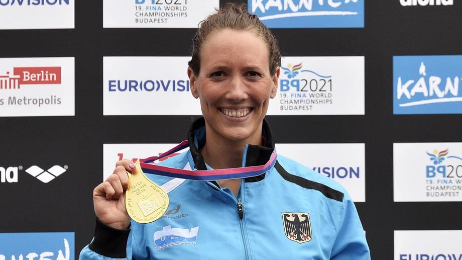 Isabell Härle war die strahlende Siegerin über die "kurze" Distanz der Freiwasser-Schwimmerinnen. Für fünf Kilometer brauchte sie 57:55,7 Minuten und schwamm dabei mit über 30 Sekunden Vorsprung ins Ziel.