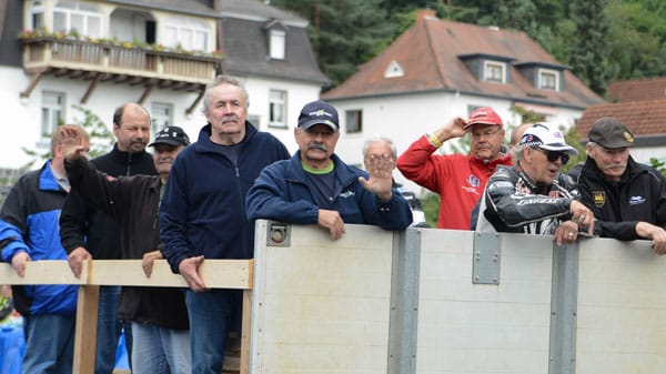 Alle ehemaligen Champions versammelt. Dieter Braun ganz in Rot gekleidet.