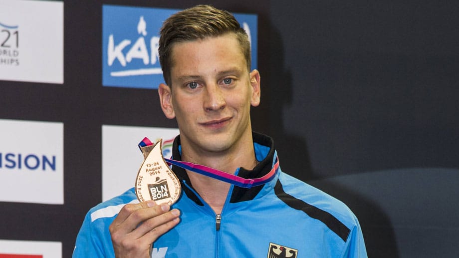 Jan-Philip Glania kann sich über einen dritten Rang über 100 Meter Rücken freuen - es war die erste Medaille für die deutschen Beckenschwimmer bei der EM in Berlin.
